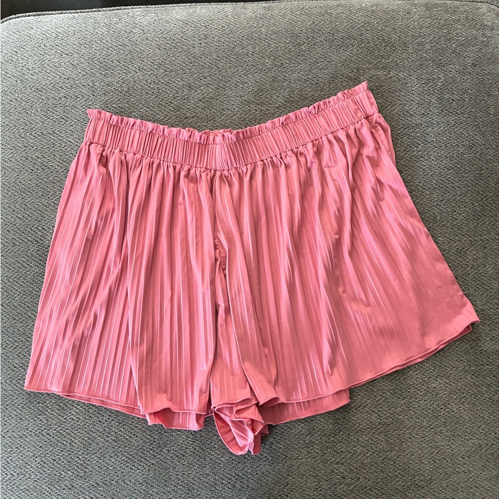 LOFT Pink Pleated Relaxed Shorts - Picture 2 of 5